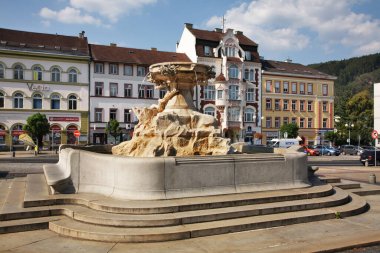 Decin 'deki Masaryk Meydanı' ndaki çeşme. Çek Cumhuriyeti