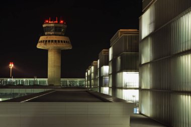 Barcelona 'daki El Prat Havaalanı, Terminal 1' in görüntüsü. İspanya