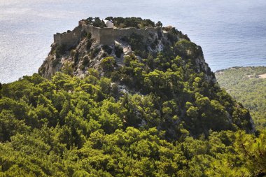 Monolithos kalesinin kalıntıları. Rhodes Adası. Yunanistan