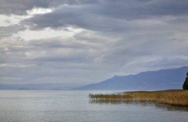 Aziz Naum yakınlarındaki Ohri Gölü. Makedonya