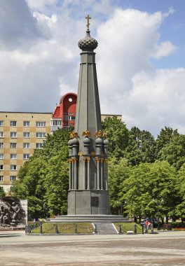 Polotsk 'taki 1812 Savaşı kahramanlarının anıtı. Beyaz Rusya