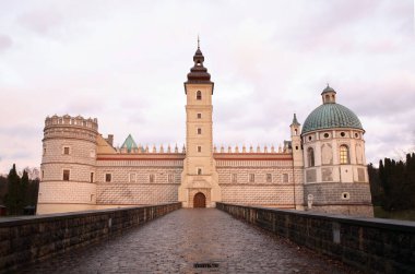 Przemysl yakınlarındaki Krasiczyn kalesi (Zamek w Krasiczynie). Polonya