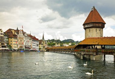 Kapellbrucke - Lucerne, Reussin 'deki Chapel Köprüsü. İsviçre