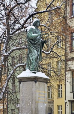 Torun 'daki Nicolaus Kopernik anıtı. Polonya