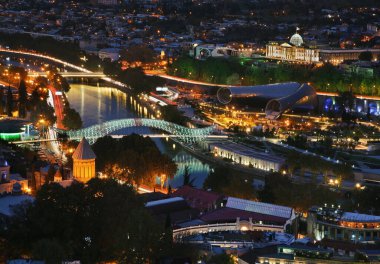 Tiflis 'in panoramik manzarası. Georgia