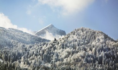Garmisch-Partenkirchen yakınlarındaki manzara. Bavyera 'da. Almanya