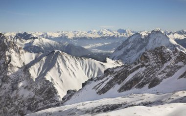 Zugspitze yakınlarındaki manzara. Bavyera 'da. Almanya