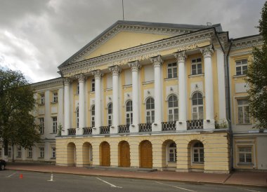 Yaroslavl 'daki Sovetskaya Meydanı' ndaki taşra ofisleri. Rusya