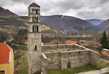 St. Luke Kulesi ve Jajce 'deki Bakire Meryem Kilisesi. Bosna-Hersek