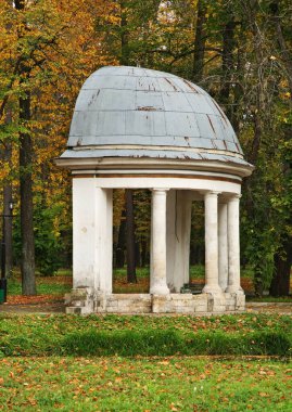 Marfino Malikânesi 'nde müzik köşkü. Moskova Oblastı. Rusya