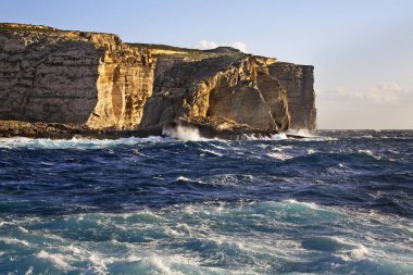Gozo Adası 'ndaki Mantar Kayası. Dwejra Körfezi. Malta
