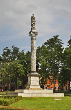 Ferrara 'daki Piazza Ariostea. İtalya