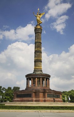 Tiergarten 'deki Great Star Meydanı' nda zafer kolonu (Siegessaule). Berlin. Almanya