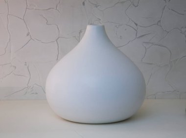 Oturma odasında dekoratif vazo manzarası