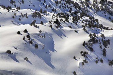 Kampın yakınındaki Pireneler. Andorra.