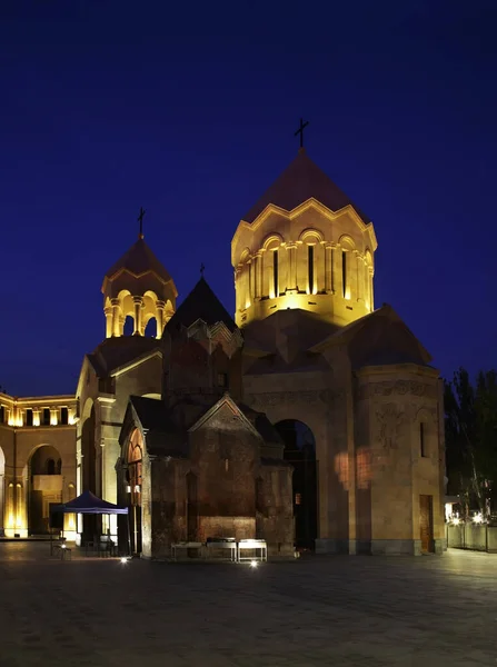 カトギク教会とエレバンの聖アン教会の教会 アルメニア — ストック写真