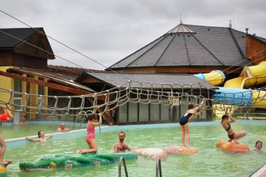 Liptovsky Mikulas yakınlarındaki Tatralandia su parkı. Slovakya