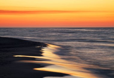 Jastarnia 'da günbatımı. Hel Yarımadası. Polonya