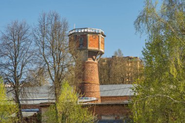 Troitsk 'teki Troitsk İngiliz fabrikasının su kulesi. Moskova' nın Troitsky idari idare binası. Rusya