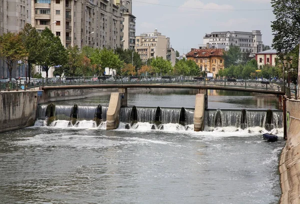 布加勒斯特Dambovita河上的大坝 罗马尼亚 — 图库照片