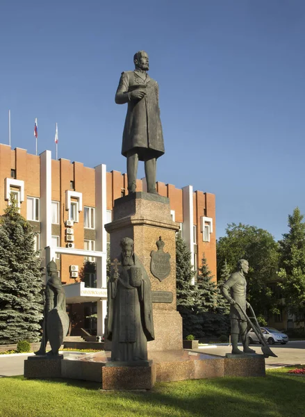 Monumento Pyotr Stolypin Fronte Alla Costruzione Oblast Duma Saratov Russia — Foto Stock