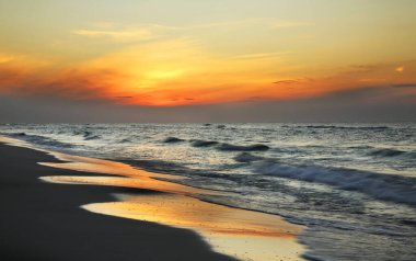 Jastarnia 'da günbatımı. Hel Yarımadası. Polonya