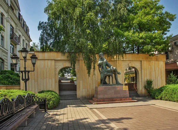 Μνημείο Του Αλέξανδρου Πούσκιν Στο Βουνό Φρούριο Στη Σταυρούπολη Ρωσία — Φωτογραφία Αρχείου