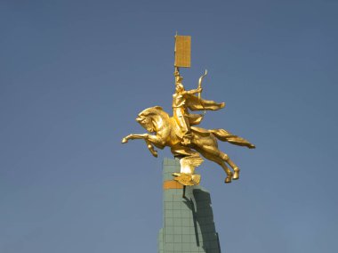 Altın Süvari - Elista 'daki halk kahramanı Jangar' ın anıtı. Kalmykia Cumhuriyeti. Rusya