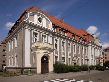 Zary 'nin tarihi bölgesinde eski bir ev. Polonya