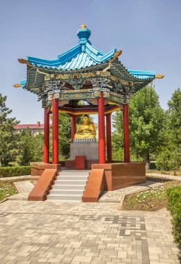 Elista 'daki Friendship (Druzhba) parkında (Buddha Shakyamuni veya Siddhattha Gotama). Kalmykia Cumhuriyeti. Rusya
