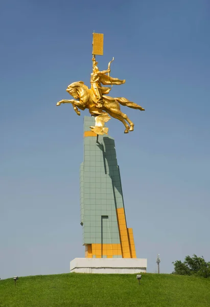 Goldener Reiter Denkmal Für Den Helden Des Volksepos Jangar Elista — Stockfoto