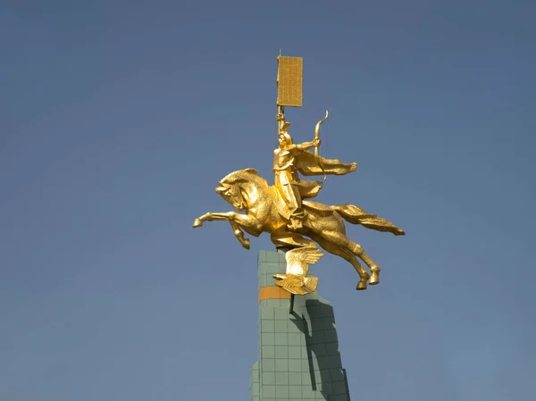 Goldener Reiter Denkmal Für Den Helden Des Volksepos Jangar Elista — Stockfoto