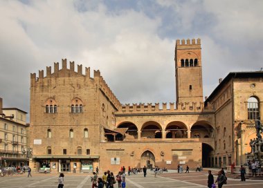 Palazzo dei Podesta, Bologna 'daki Neptün Meydanı' nda. İtalya
