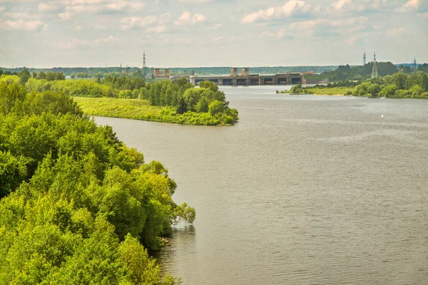 Ποταμός Βόλγα Και Υδροηλεκτρικός Σταθμός Ivankovskaya Στη Ντούμπνα Ρωσία — Φωτογραφία Αρχείου