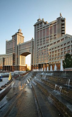 Nur-Sultan 'daki yuvarlak meydan (eski Astana). Kazakistan