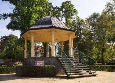 Zary 'deki Przypalacowy parkında Pavilion. Polonya