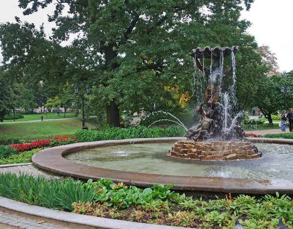 Fontein in het Bastejkalns park. Riga. Letland — Stockfoto