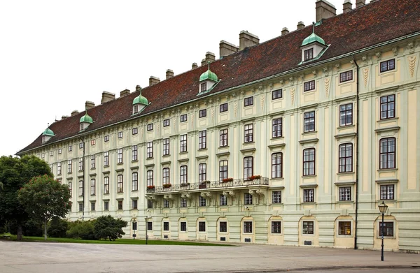 Leopold Wing van Paleis Hofburg in Wenen. Oostenrijk — Stockfoto