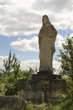 Taş ocağındaki İsa heykeli. Jozefow. Polonya