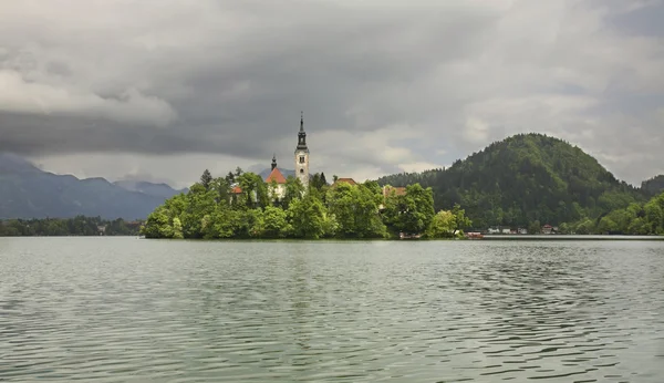 Iglesia en el lago Bled. Países Bajos — Foto de Stock