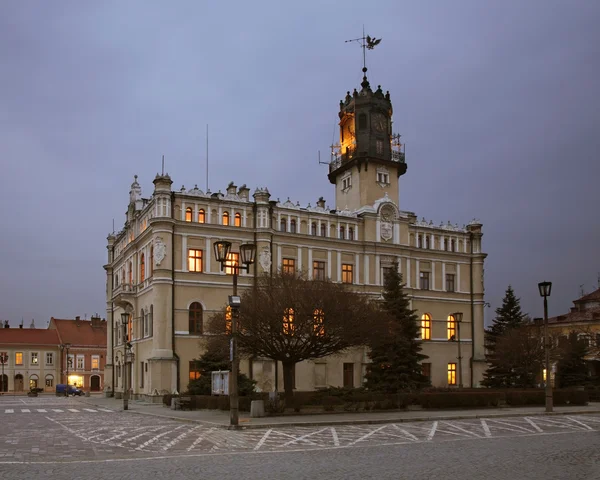 Városháza és a piac tér Jaroslaw. Lengyelország — Stock Fotó