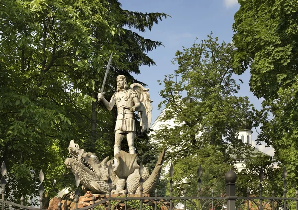 Símbolo de Biala Podlaska - escultura del Arcángel Miguel. Polonia — Foto de Stock