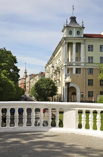 Balustres et bâtiment à Minsk. Bélarus — Photo