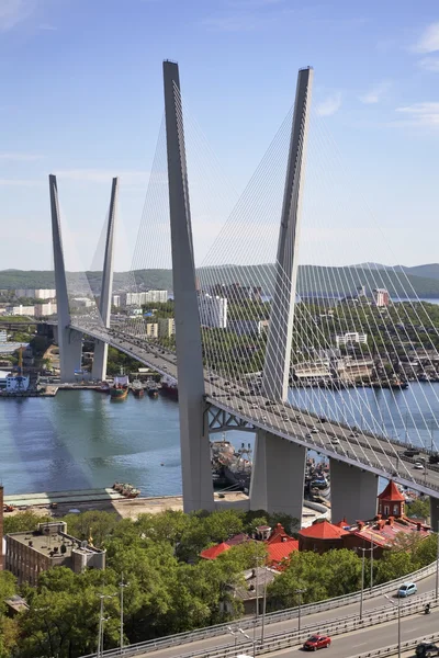 Goldene Brücke in Wladiwostok. Russland — Stockfoto