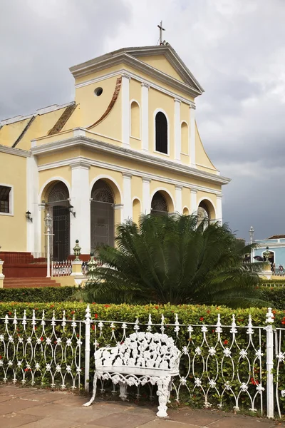 Santa igreja trindade na Plaza Mayor em Trinidad. Cuba — Fotografia de Stock
