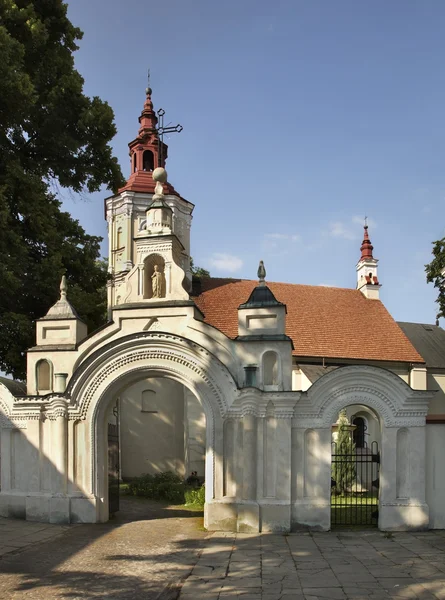 Kostel svatého Mikuláše v Szczebrzeszyn. Polsko — Stock fotografie