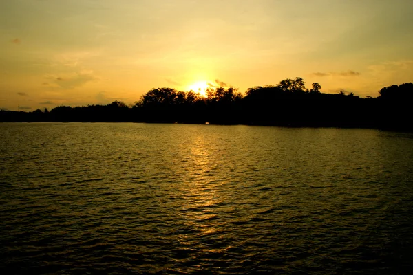 Letztes Licht vor Sonnenuntergang am Strand von Rawai, Phuket — Stockfoto