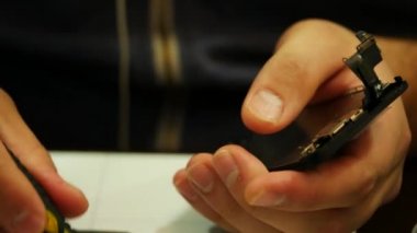 Mobil onarım, mühendis tarafından mobil sökme