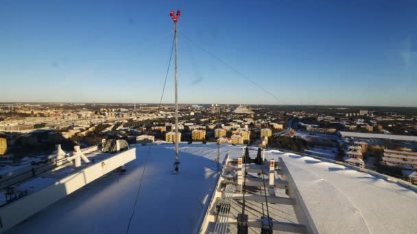 Stacja meteo na szczycie budynku, Stockholm — Wideo stockowe