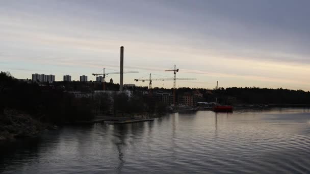 Öarna circa Stockholm filmad från en kryssning färjan närmar sig till Sverige — Stockvideo